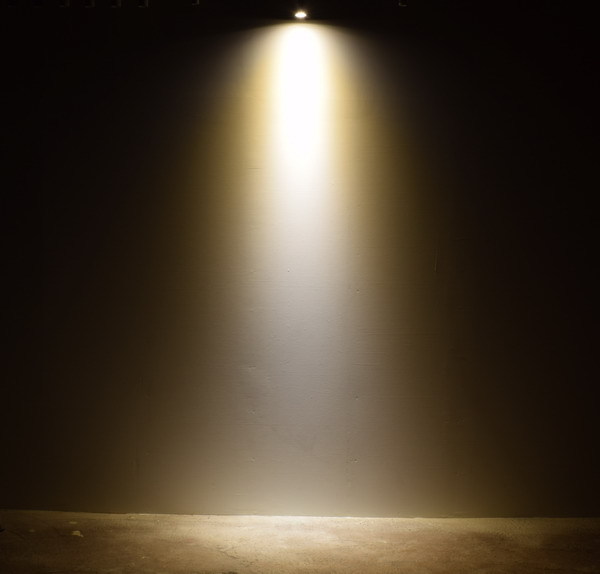 BeeLIGHTのLED電球「BH-0511M-BK-WW-25」の実際の配光写真。