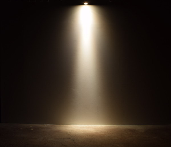BeeLIGHTのLED電球「BH-0711NC-BK-WW-Ra96-10D」の実際の配光写真。