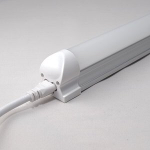 画像9: 【即納】LED蛍光灯 器具一体型 10W 20W型 【高演色 クラス2】 【演色A】  演色性Ra92    直管タイプ 590mm  フリッカーフリー ノイズなし 2835素子 昼白色(5000-5500K) 照射角度180° 2年保証 同梱不可【送料無料対象外商品】