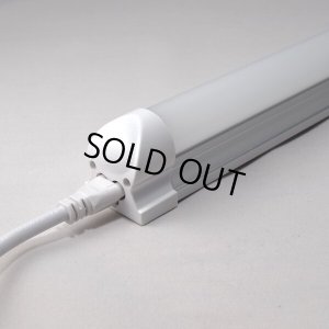 画像10: 【生産終了品 残り1本限り】【即納】LED蛍光灯 器具一体型 10W 20W型 【高演色 クラス2】 【演色A】  演色性Ra92    直管タイプ 590mm  フリッカーフリー ノイズなし 2835素子 昼白色(5000-5500K) 照射角度180° 2年保証 同梱不可【送料無料対象外商品】